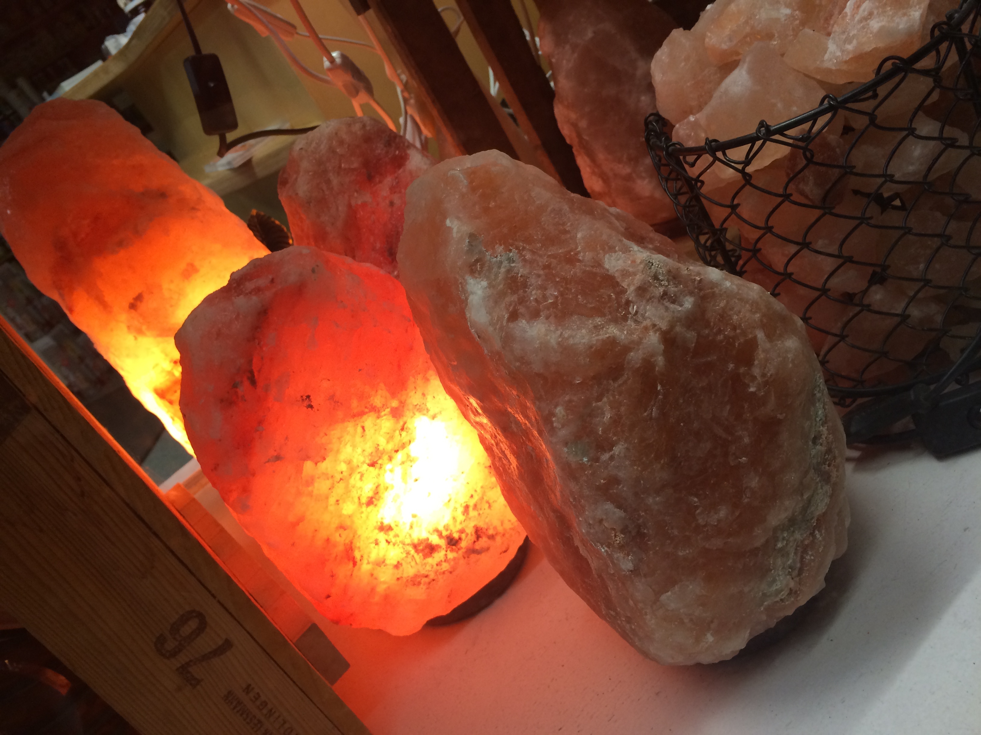 Salzkristall-Lampe 30-40kg mit Holzsockel incl.Elektrik 